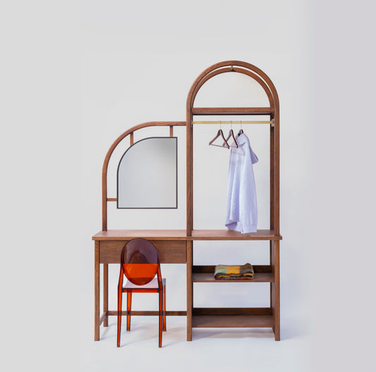 Free-standing wardrobe/dressing table
