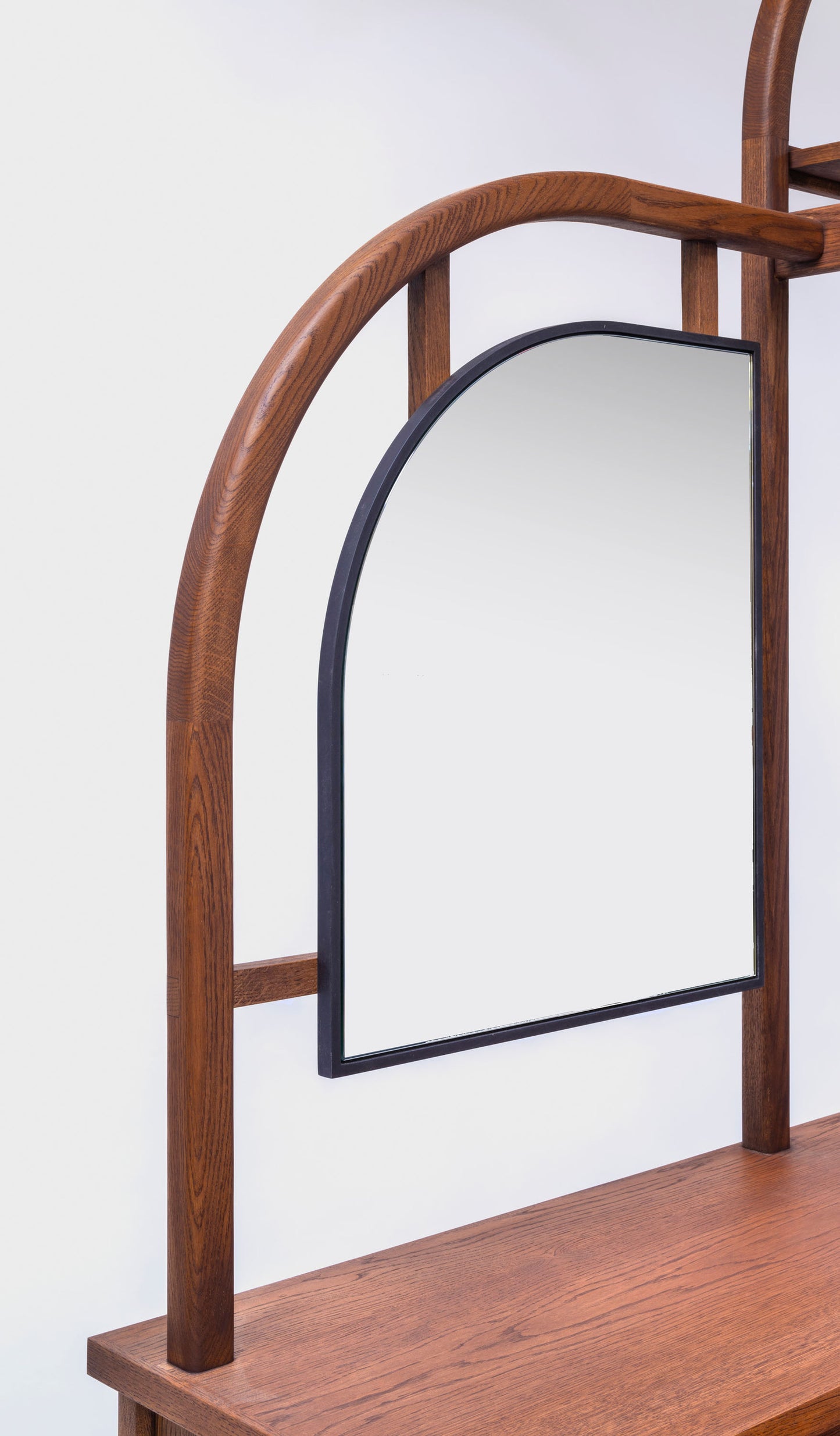 Free-standing wardrobe/dressing table